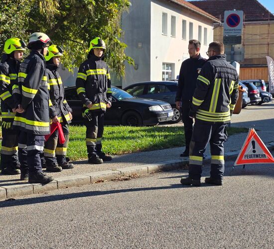 Die Kleingruppe sichert den Übungsbereich ab